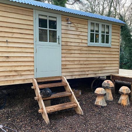 Chez Maurice Luxury Shepherds Hut With Bath And Hot Tub Kelling Ngoại thất bức ảnh
