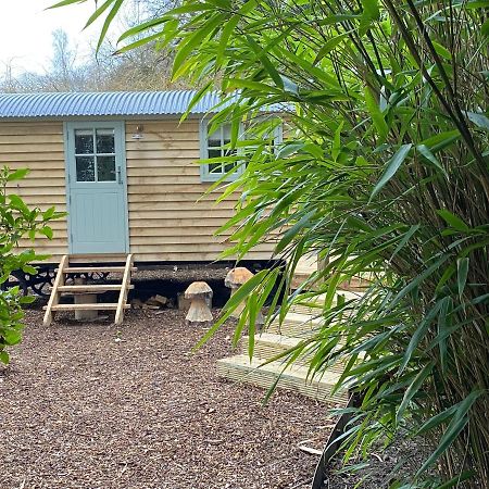 Chez Maurice Luxury Shepherds Hut With Bath And Hot Tub Kelling Ngoại thất bức ảnh