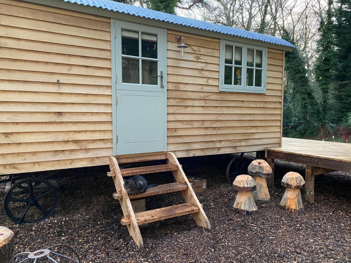 Chez Maurice Luxury Shepherds Hut With Bath And Hot Tub Kelling Ngoại thất bức ảnh