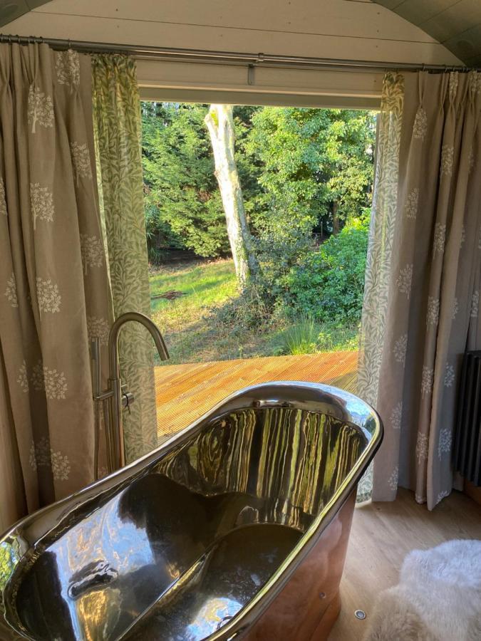 Chez Maurice Luxury Shepherds Hut With Bath And Hot Tub Kelling Ngoại thất bức ảnh